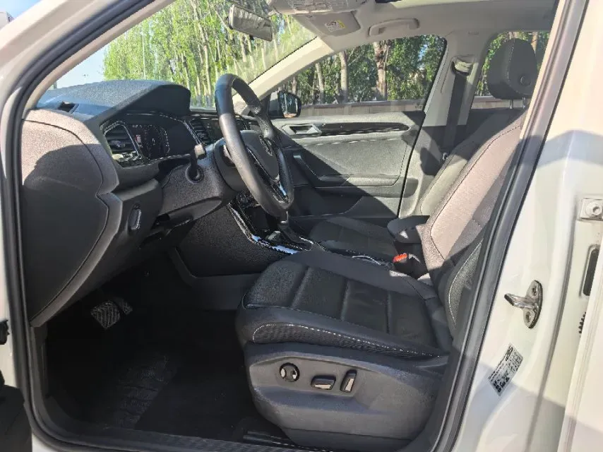 2022 Volkswagen T-Roc 1.4T 150HP L4 7DCT,autocango,china used car exporter,china ev exporter,chinese used car exporter,chinese used ev exporter