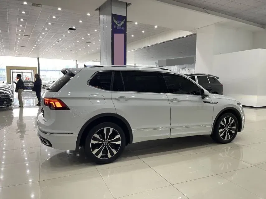 2024 Volkswagen Tiguan L 2.0T 186HP L4 7DCT,autocango,china used car exporter,china ev exporter,chinese used car exporter,chinese used ev exporter