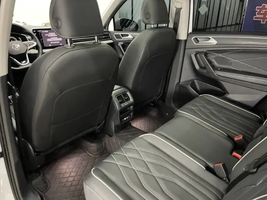 2024 Volkswagen Tiguan L 2.0T 186HP L4 7DCT,autocango,china used car exporter,china ev exporter,chinese used car exporter,chinese used ev exporter