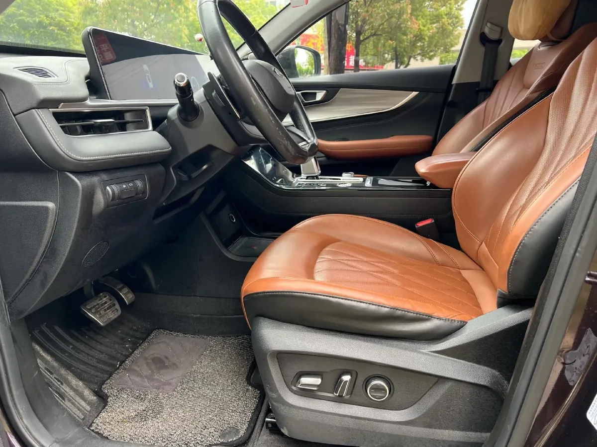 2021 Chery Tiggo 8 Plus 1.6T 197HP L4 7DCT,autocango,china used car exporter,china ev exporter,chinese used car exporter,chinese used ev exporter