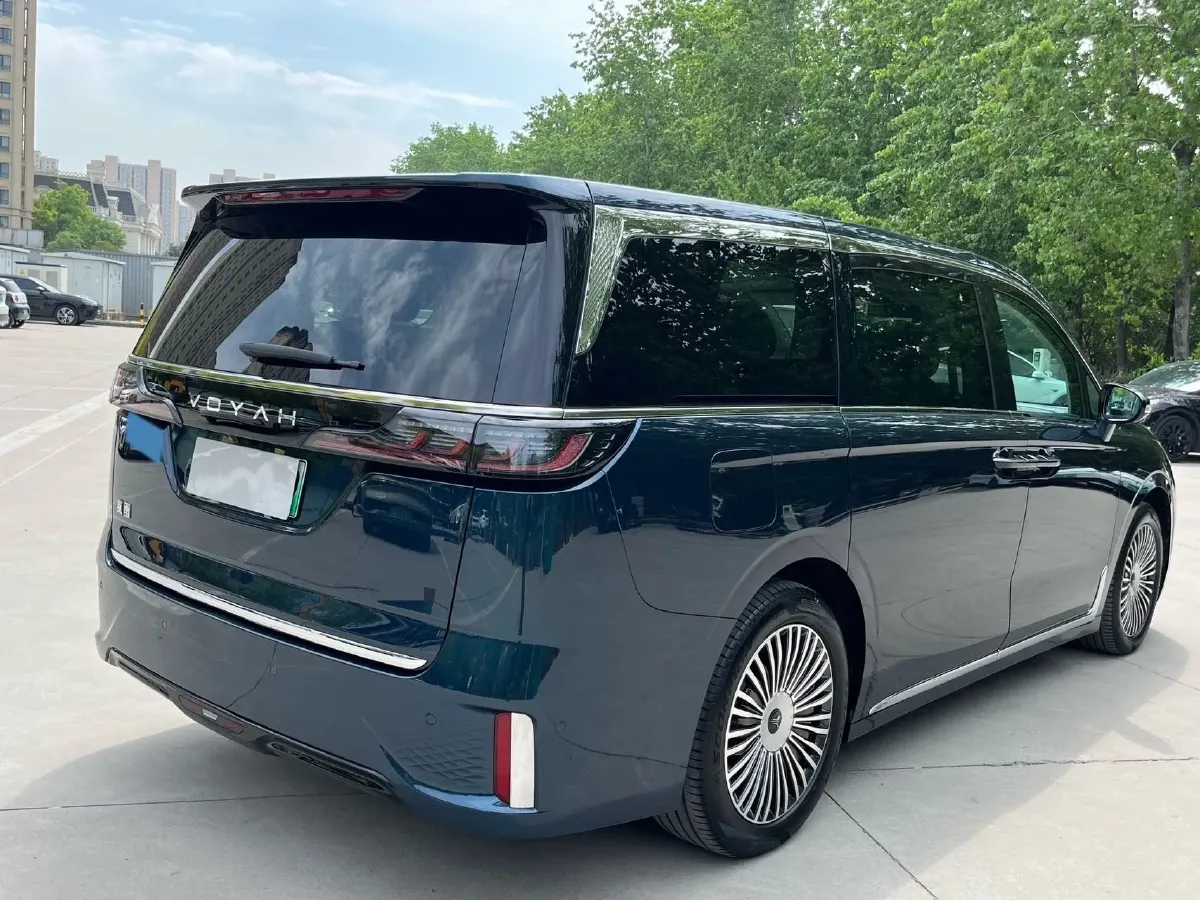 2025 Voyah Dream 1.5T 150HP L4 PHEV 41.7KWH,autocango,china used car exporter,china ev exporter,chinese used car exporter,chinese used ev exporter