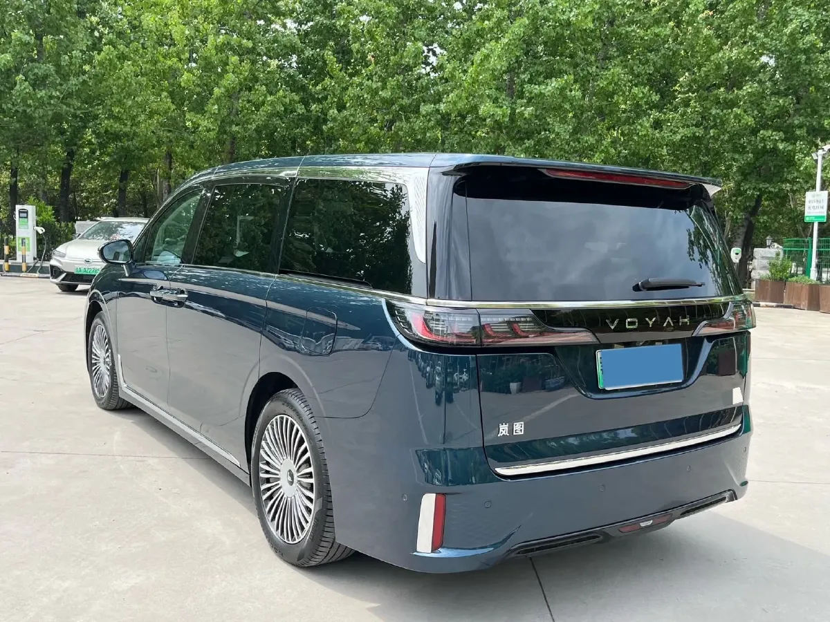 2025 Voyah Dream 1.5T 150HP L4 PHEV 41.7KWH,autocango,china used car exporter,china ev exporter,chinese used car exporter,chinese used ev exporter