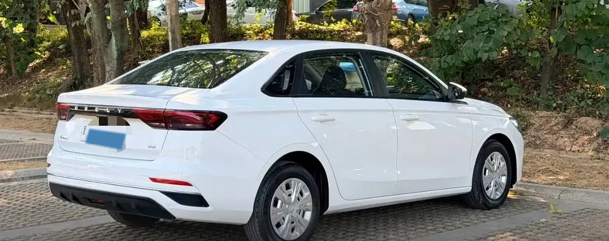 2025 Geely Emgrand 1.5L 127HP L4 5MT,autocango,china used car exporter,china ev exporter,chinese used car exporter,chinese used ev exporter