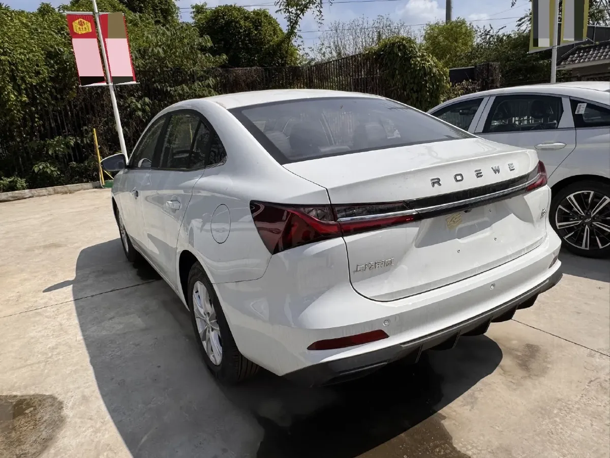 2026 Roewe i5 1.5L 129HP L4 CVT,autocango,china used car exporter,china ev exporter,chinese used car exporter,chinese used ev exporter