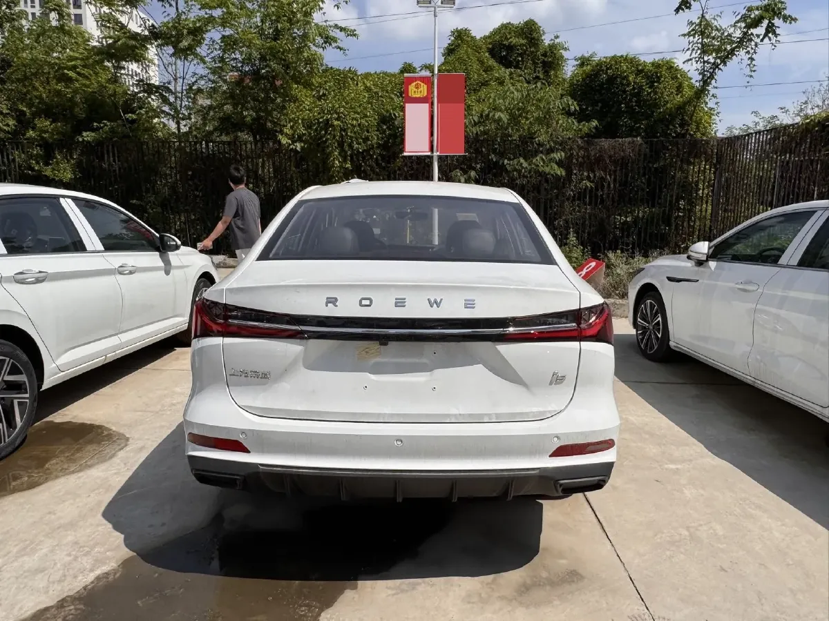 2026 Roewe i5 1.5L 129HP L4 CVT,autocango,china used car exporter,china ev exporter,chinese used car exporter,chinese used ev exporter