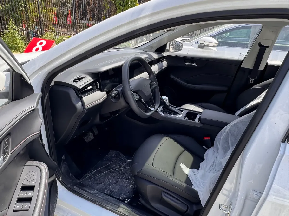 2026 Roewe i5 1.5L 129HP L4 CVT,autocango,china used car exporter,china ev exporter,chinese used car exporter,chinese used ev exporter