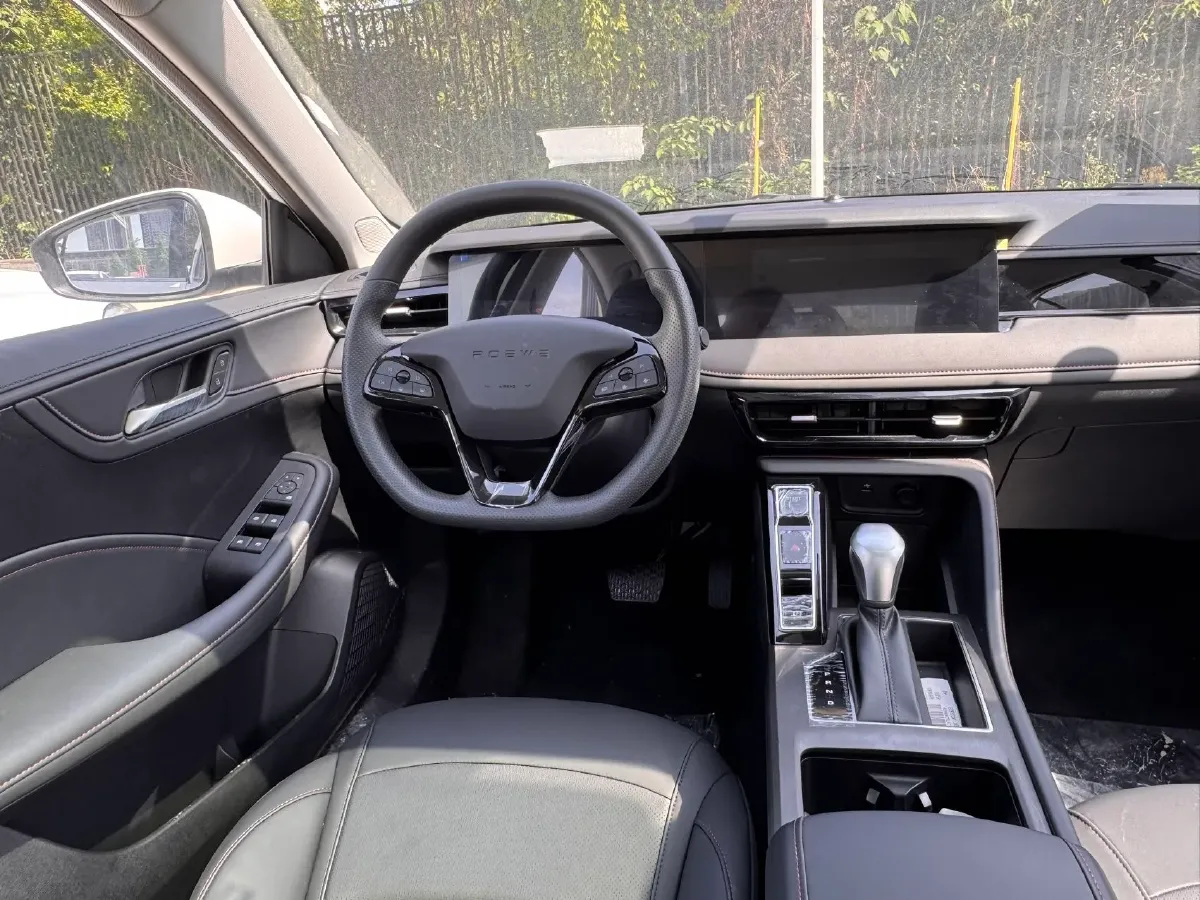 2026 Roewe i5 1.5L 129HP L4 CVT,autocango,china used car exporter,china ev exporter,chinese used car exporter,chinese used ev exporter