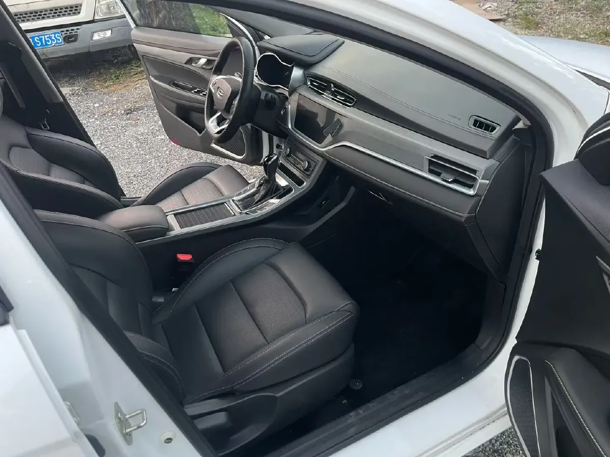 2021 BaoJun 530 1.5T 147HP L4 CVT,autocango,china used car exporter,china ev exporter,chinese used car exporter,chinese used ev exporter