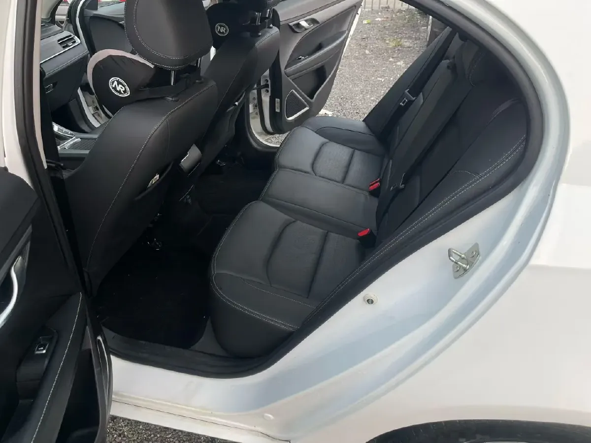 2021 BaoJun 530 1.5T 147HP L4 CVT,autocango,china used car exporter,china ev exporter,chinese used car exporter,chinese used ev exporter