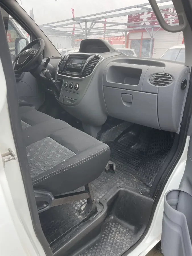 2021 MAXUS XinTu V80 2.0T 139HP L4 6MT,autocango,china used car exporter,china ev exporter,chinese used car exporter,chinese used ev exporter