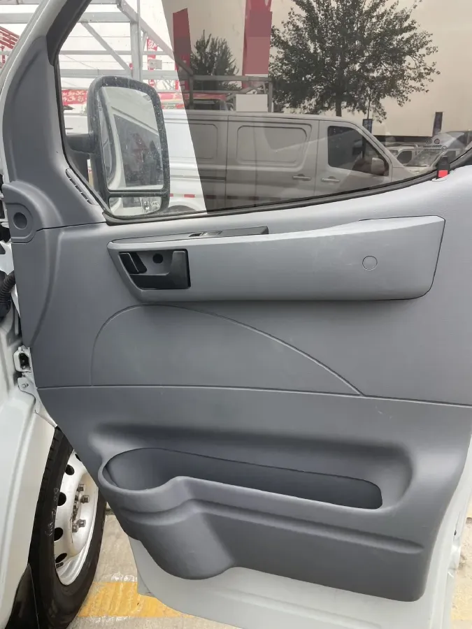 2021 MAXUS XinTu V80 2.0T 139HP L4 6MT,autocango,china used car exporter,china ev exporter,chinese used car exporter,chinese used ev exporter