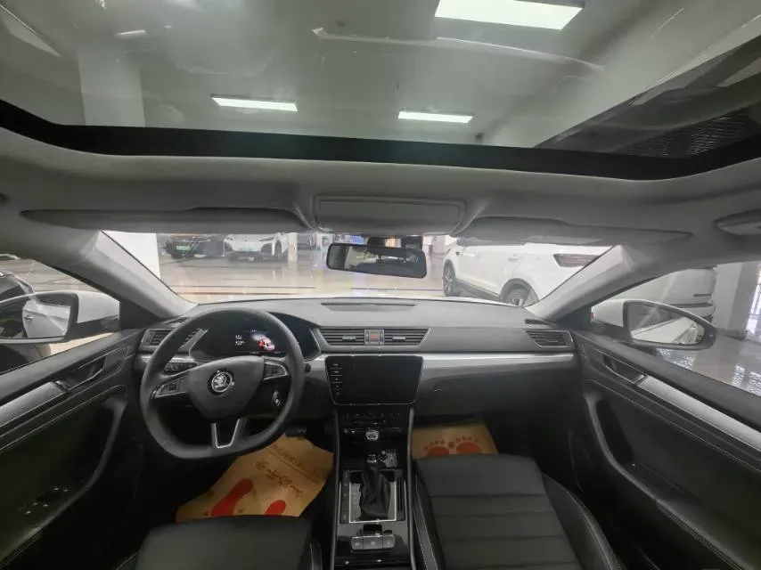 2022 Skoda Superb 1.4T 150HP L4 7DCT,autocango,china used car exporter,china ev exporter,chinese used car exporter,chinese used ev exporter