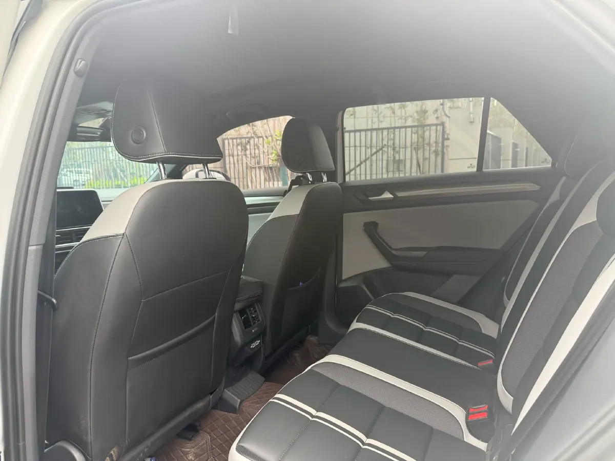 2023 Volkswagen T-Roc 1.5T 160HP L4 7DCT,autocango,china used car exporter,china ev exporter,chinese used car exporter,chinese used ev exporter
