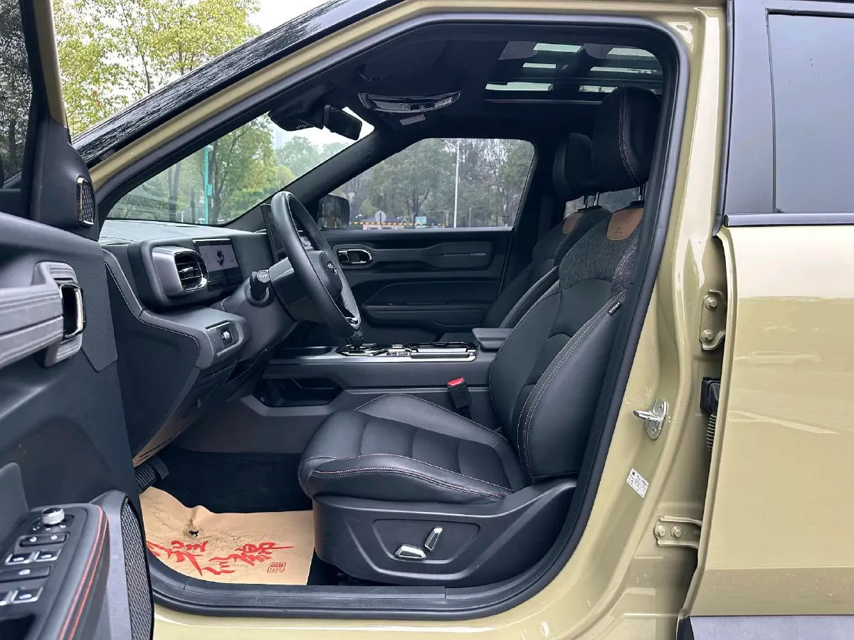 2025 Geely Cowboy 1.5T 181HP L4 7DCT,autocango,china used car exporter,china ev exporter,chinese used car exporter,chinese used ev exporter