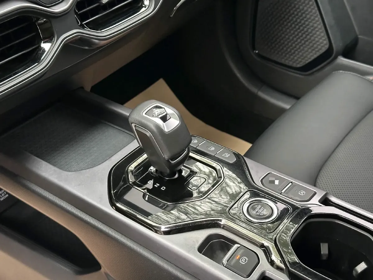 2025 Geely Cowboy 1.5T 181HP L4 7DCT,autocango,china used car exporter,china ev exporter,chinese used car exporter,chinese used ev exporter