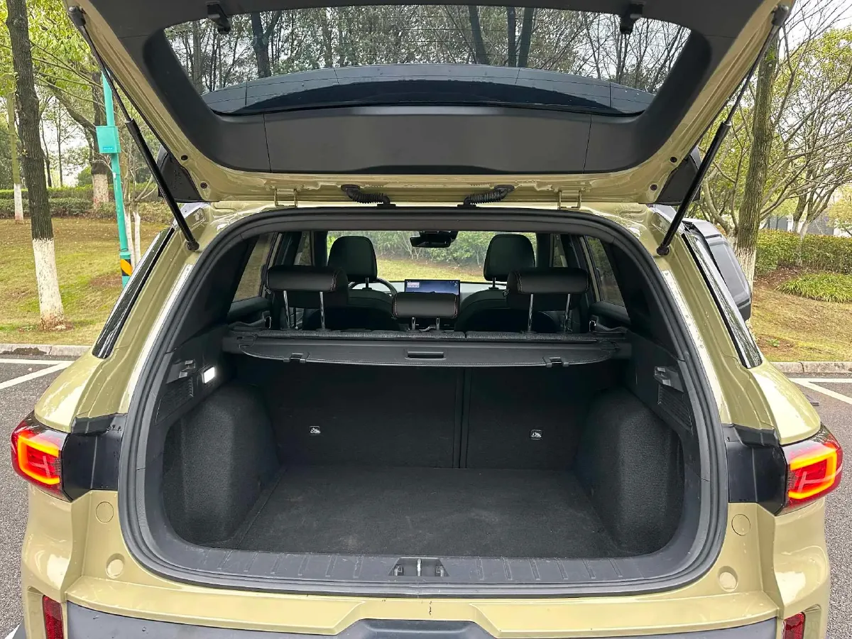 2025 Geely Cowboy 1.5T 181HP L4 7DCT,autocango,china used car exporter,china ev exporter,chinese used car exporter,chinese used ev exporter