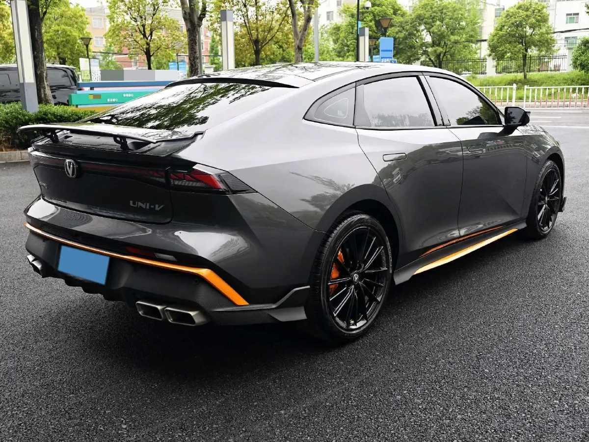 2024 ChangAn UNI-V 1.5T 188HP L4 7DCT,autocango,china used car exporter,china ev exporter,chinese used car exporter,chinese used ev exporter