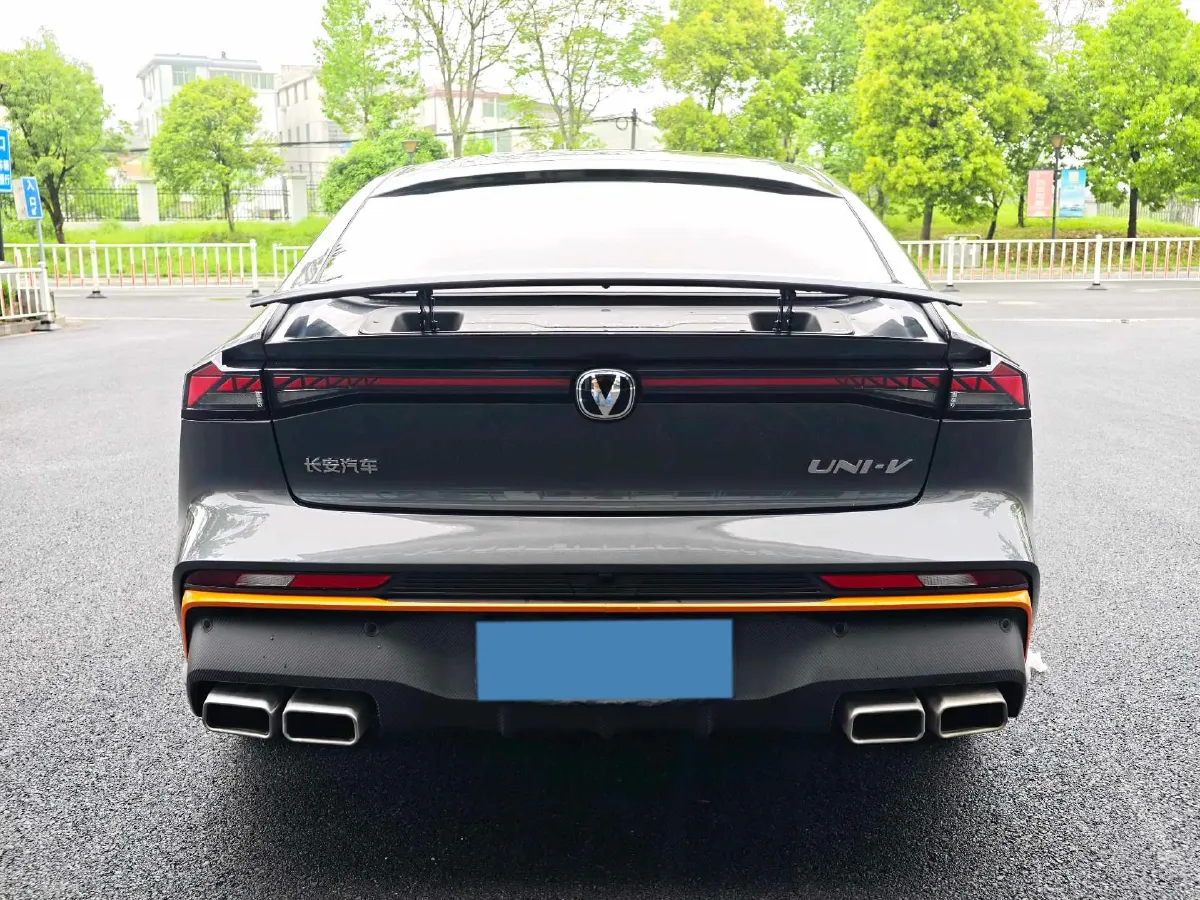 2024 ChangAn UNI-V 1.5T 188HP L4 7DCT,autocango,china used car exporter,china ev exporter,chinese used car exporter,chinese used ev exporter