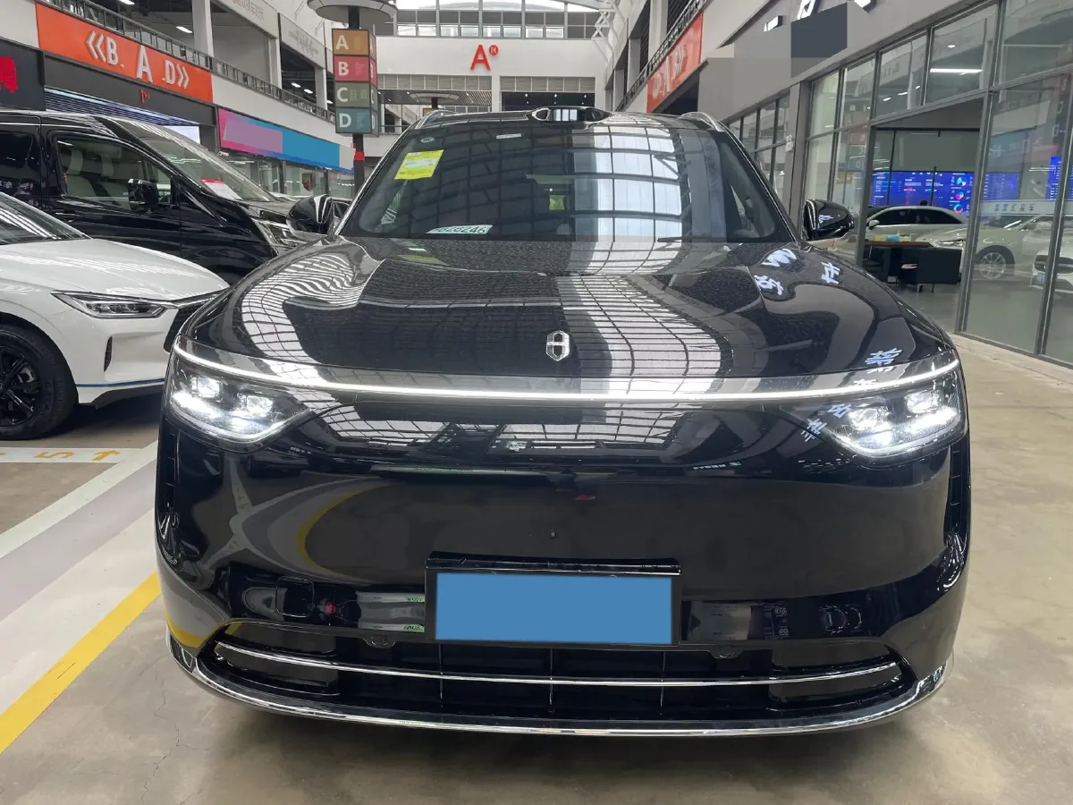 2025 AITO AITO M8 REEV 160HP REEV 53.4KWH,autocango,china used car exporter,china ev exporter,chinese used car exporter,chinese used ev exporter