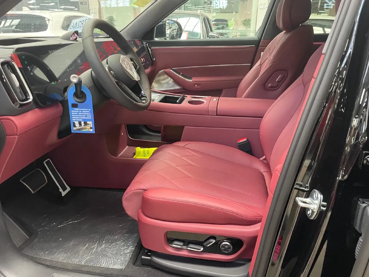 2025 AITO AITO M8 REEV 160HP REEV 53.4KWH,autocango,china used car exporter,china ev exporter,chinese used car exporter,chinese used ev exporter