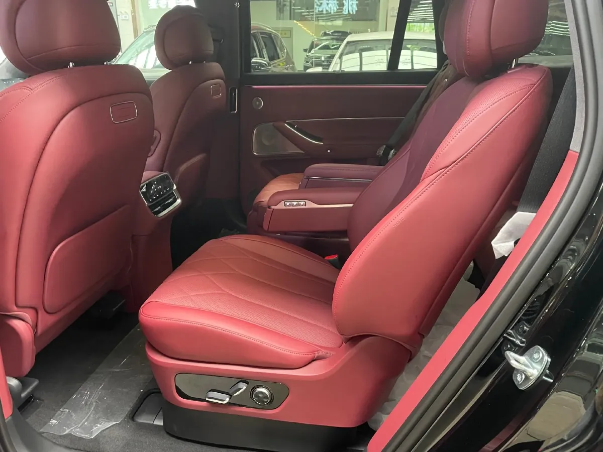 2025 AITO AITO M8 REEV 160HP REEV 53.4KWH,autocango,china used car exporter,china ev exporter,chinese used car exporter,chinese used ev exporter