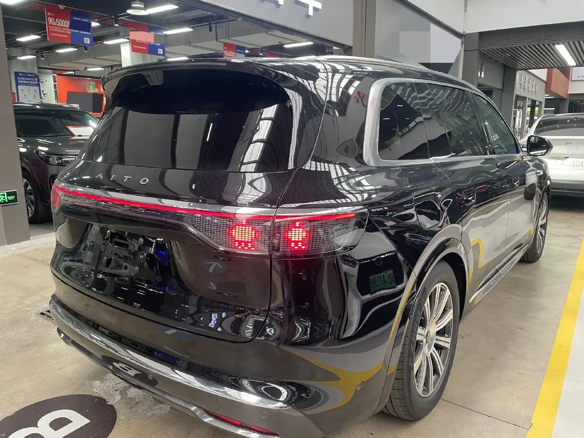 2025 AITO AITO M8 REEV 160HP REEV 53.4KWH,autocango,china used car exporter,china ev exporter,chinese used car exporter,chinese used ev exporter