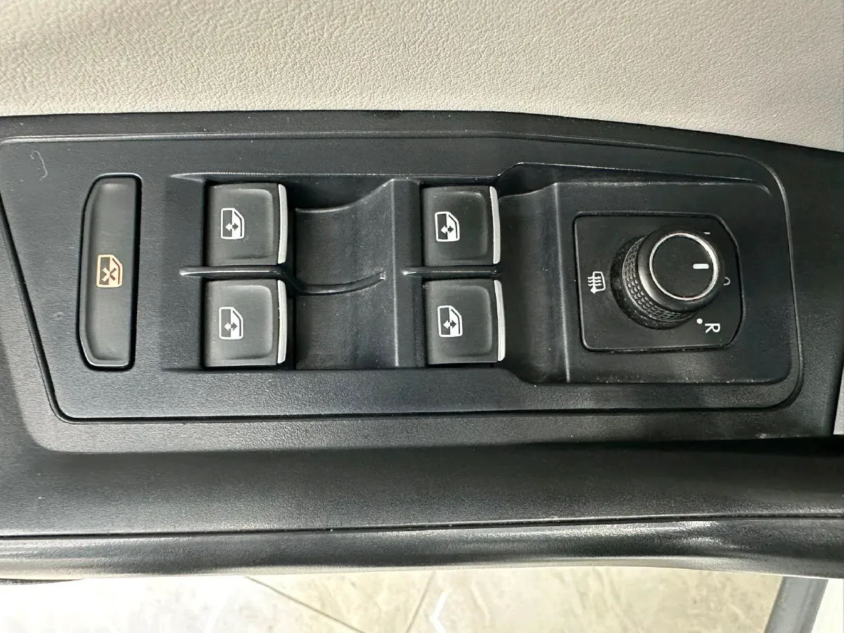 2023 Volkswagen T-Roc 1.4T 150HP L4 7DCT,autocango,china used car exporter,china ev exporter,chinese used car exporter,chinese used ev exporter