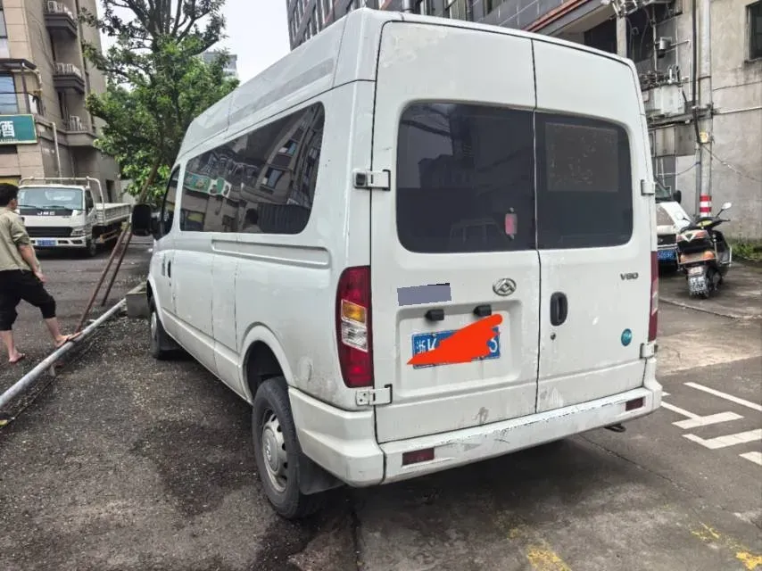 2023 MAXUS XinTu V80 2.0T 127HP L4 6MT,autocango,china used car exporter,china ev exporter,chinese used car exporter,chinese used ev exporter