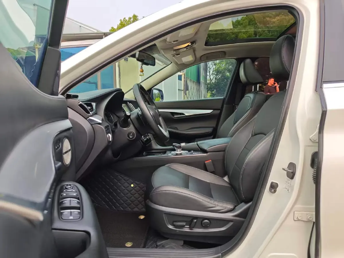 2018 Jeep Grand Commander 2.0T 265HP L4 9AT,autocango,china used car exporter,china ev exporter,chinese used car exporter,chinese used ev exporter