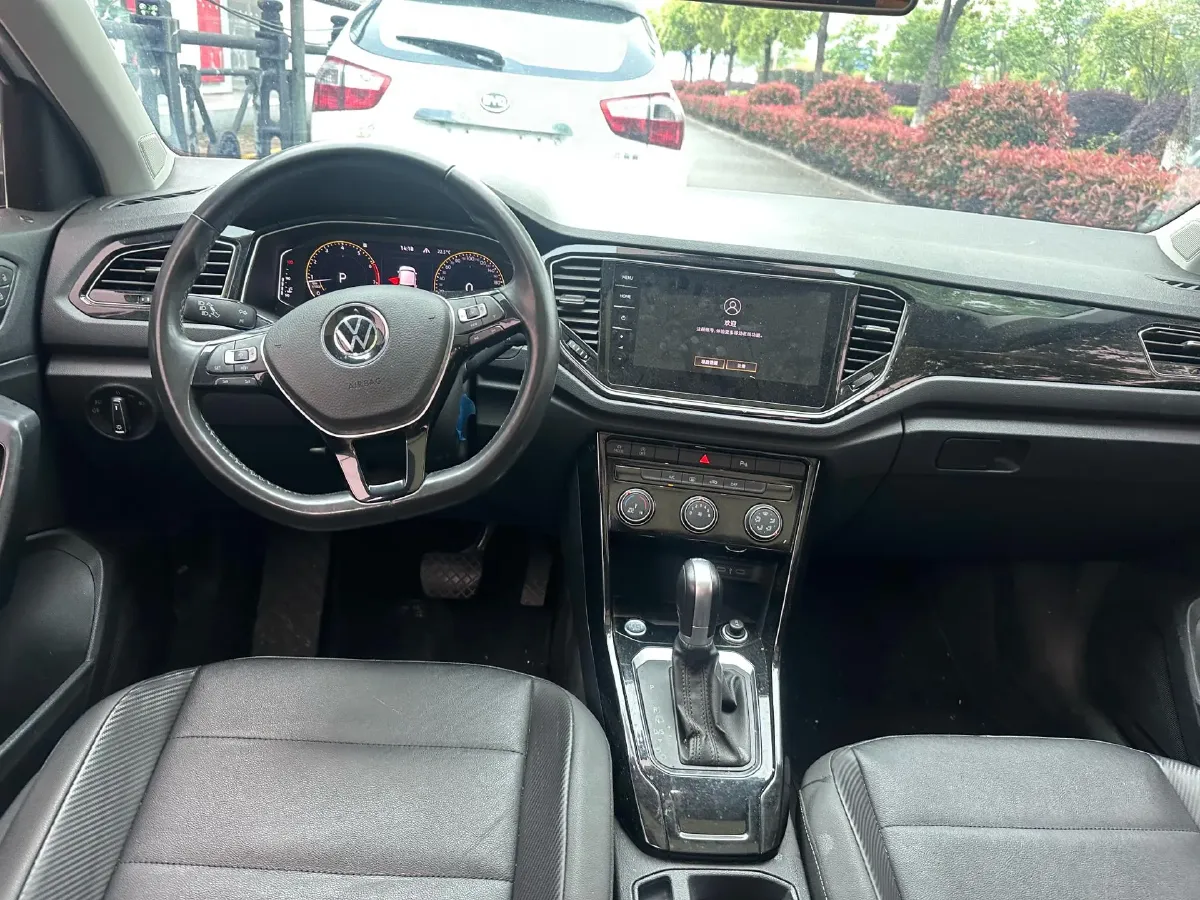 2022 Volkswagen T-Roc 1.4T 150HP L4 7DCT,autocango,china used car exporter,china ev exporter,chinese used car exporter,chinese used ev exporter