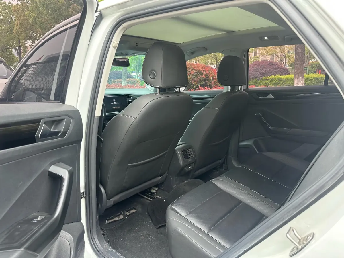 2022 Volkswagen T-Roc 1.4T 150HP L4 7DCT,autocango,china used car exporter,china ev exporter,chinese used car exporter,chinese used ev exporter