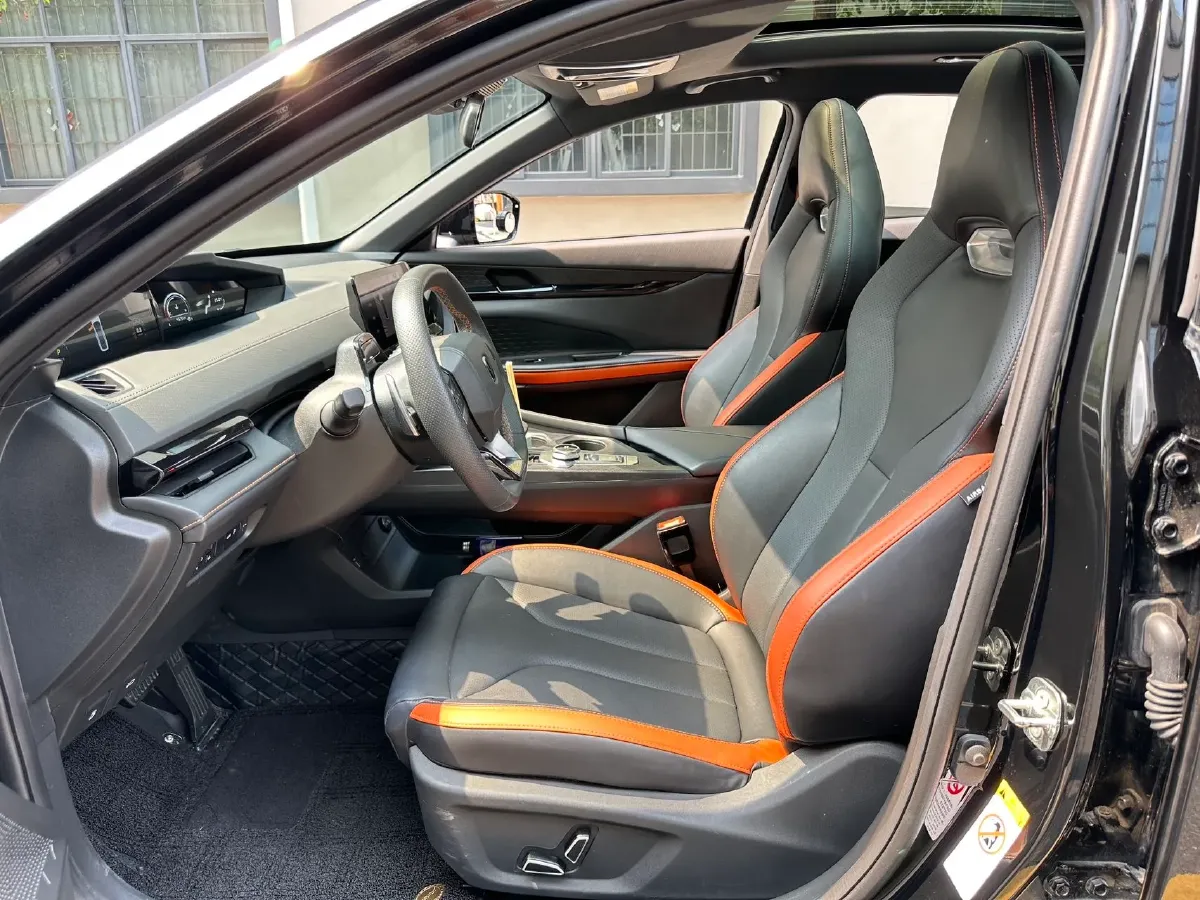 2023 ChangAn UNI-V 1.5T 188HP L4 7DCT,autocango,china used car exporter,china ev exporter,chinese used car exporter,chinese used ev exporter