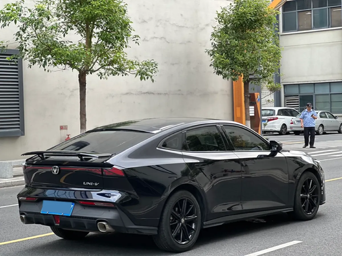 2023 ChangAn UNI-V 1.5T 188HP L4 7DCT,autocango,china used car exporter,china ev exporter,chinese used car exporter,chinese used ev exporter