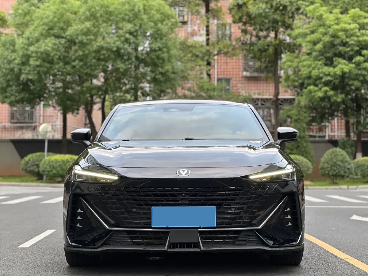 2023 ChangAn UNI-V 1.5T 188HP L4 7DCT,autocango,china used car exporter,china ev exporter,chinese used car exporter,chinese used ev exporter