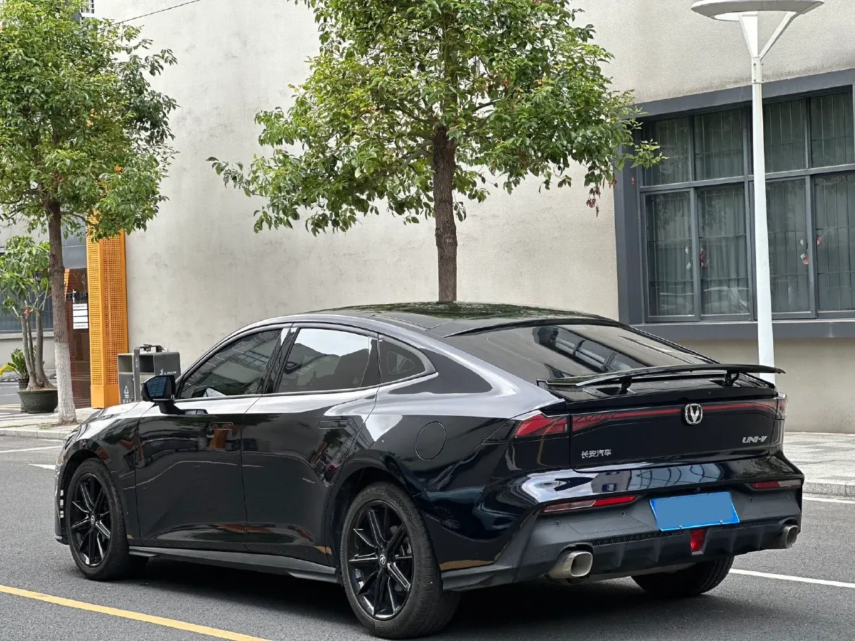 2023 ChangAn UNI-V 1.5T 188HP L4 7DCT,autocango,china used car exporter,china ev exporter,chinese used car exporter,chinese used ev exporter