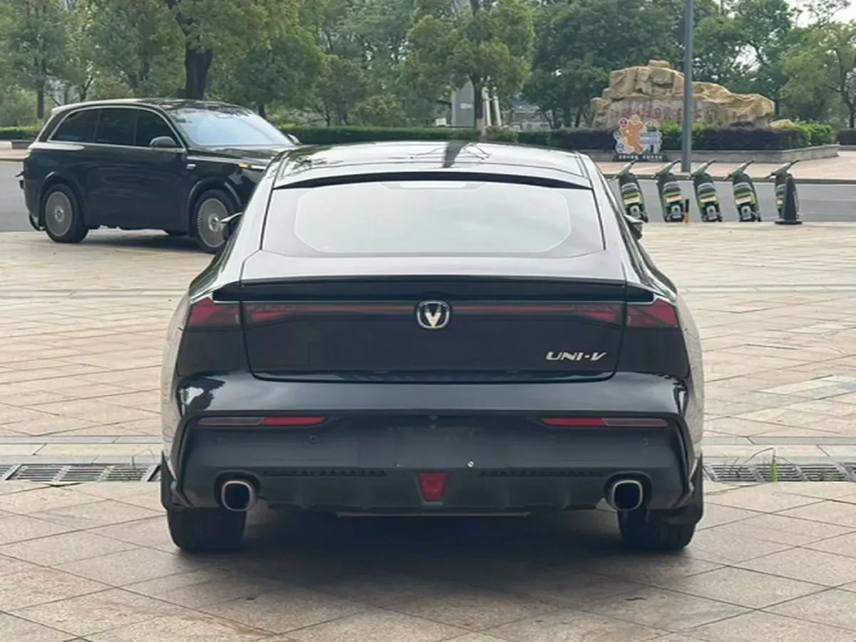 2022 ChangAn UNI-V 1.5T 188HP L4 7DCT,autocango,china used car exporter,china ev exporter,chinese used car exporter,chinese used ev exporter