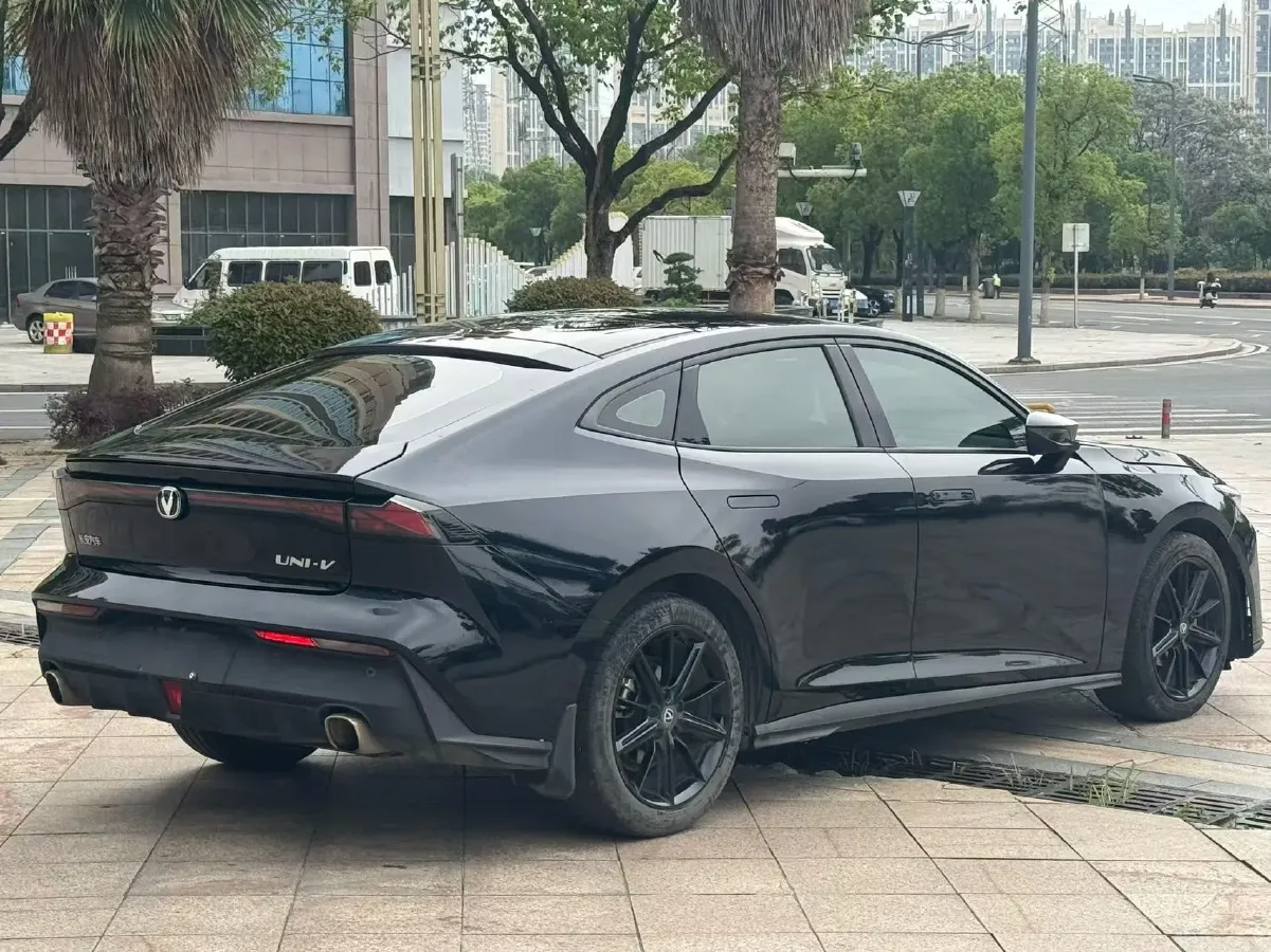 2022 ChangAn UNI-V 1.5T 188HP L4 7DCT,autocango,china used car exporter,china ev exporter,chinese used car exporter,chinese used ev exporter