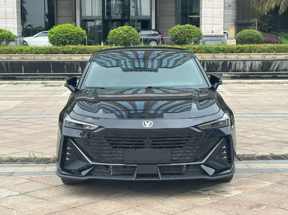 2022 ChangAn UNI-V 1.5T 188HP L4 7DCT,autocango,china used car exporter,china ev exporter,chinese used car exporter,chinese used ev exporter