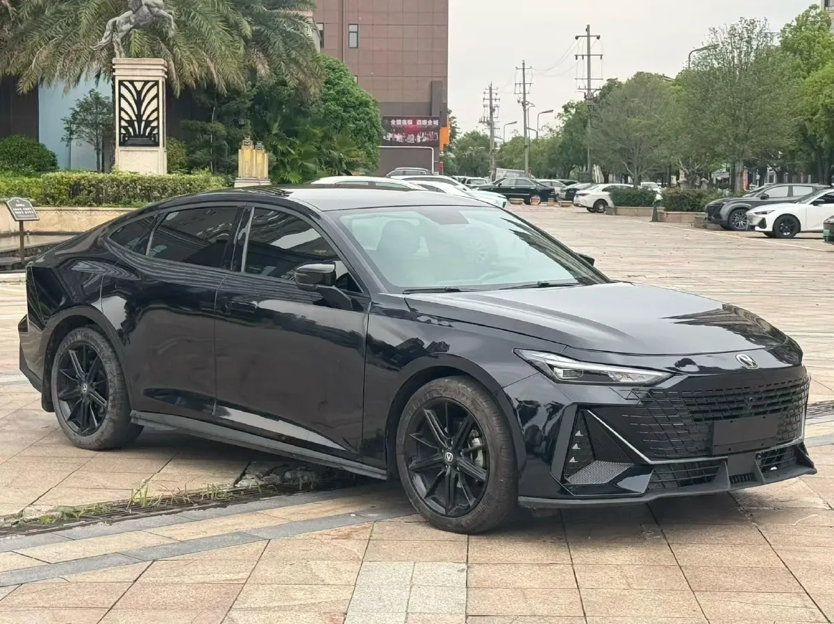 2022 ChangAn UNI-V 1.5T 188HP L4 7DCT,autocango,china used car exporter,china ev exporter,chinese used car exporter,chinese used ev exporter