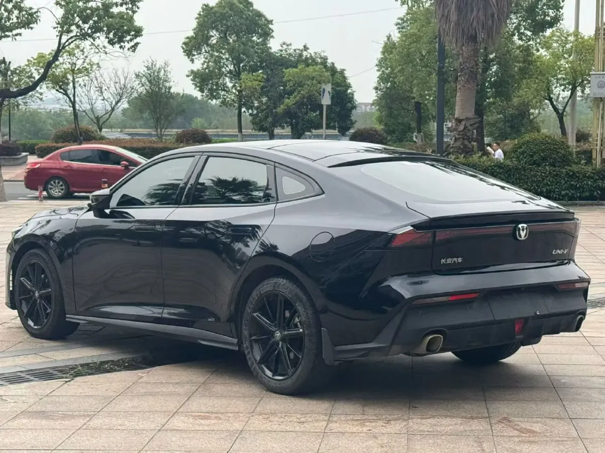 2022 ChangAn UNI-V 1.5T 188HP L4 7DCT,autocango,china used car exporter,china ev exporter,chinese used car exporter,chinese used ev exporter