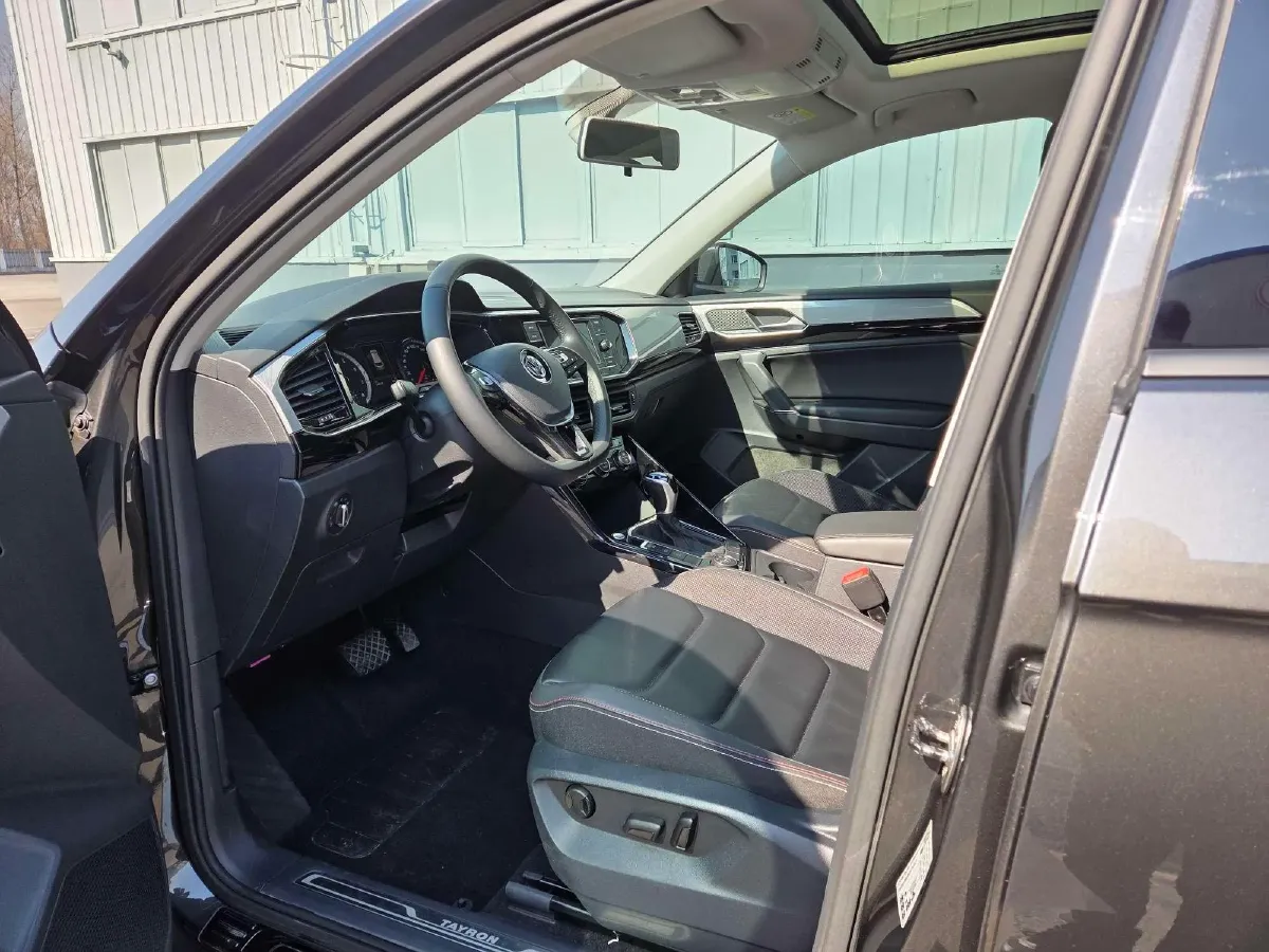 2019 MINI CLUBMAN 1.5T 102HP L3 6AT,autocango,china used car exporter,china ev exporter,chinese used car exporter,chinese used ev exporter