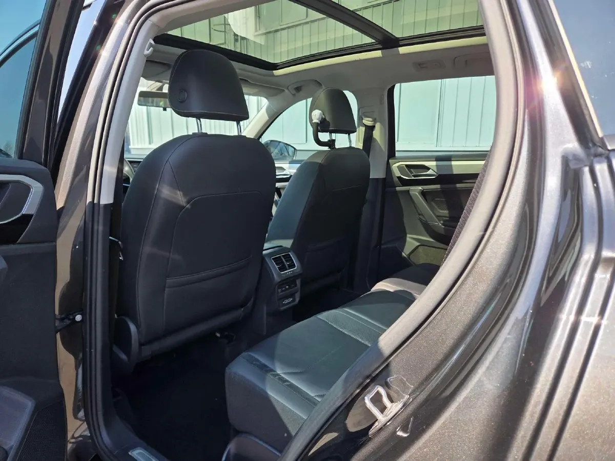 2019 MINI CLUBMAN 1.5T 102HP L3 6AT,autocango,china used car exporter,china ev exporter,chinese used car exporter,chinese used ev exporter