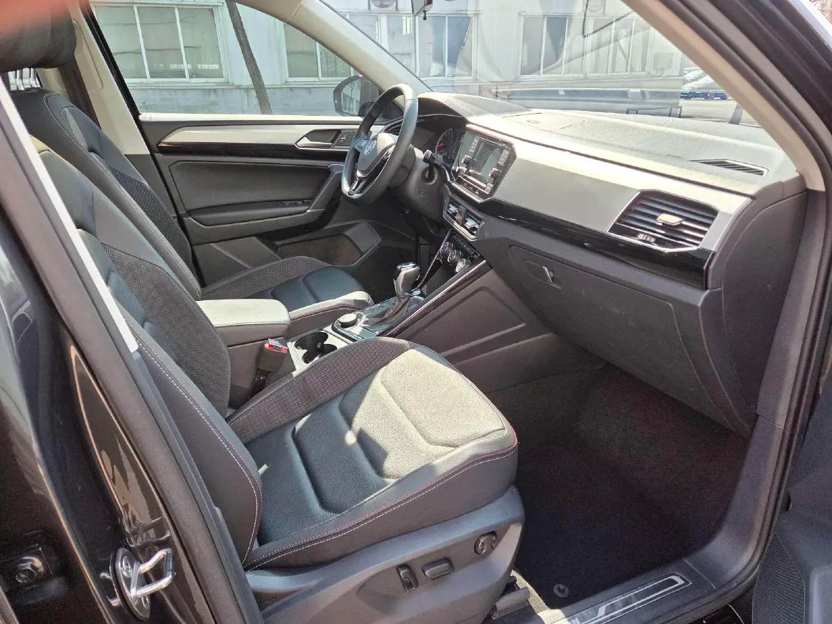 2019 MINI CLUBMAN 1.5T 102HP L3 6AT,autocango,china used car exporter,china ev exporter,chinese used car exporter,chinese used ev exporter