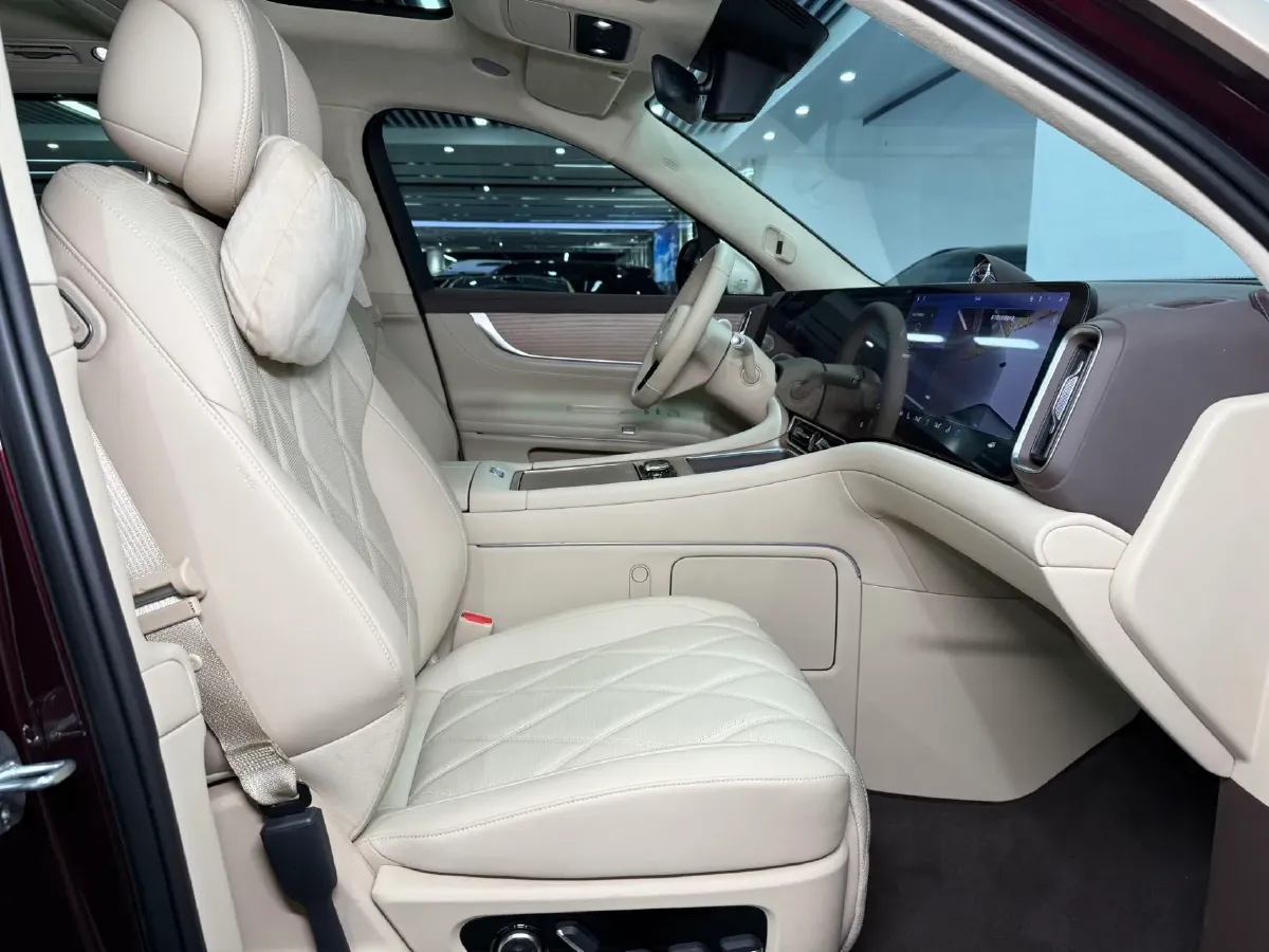 2025 AITO AITO M9 REEV 160HP REEV 52KWH,autocango,china used car exporter,china ev exporter,chinese used car exporter,chinese used ev exporter