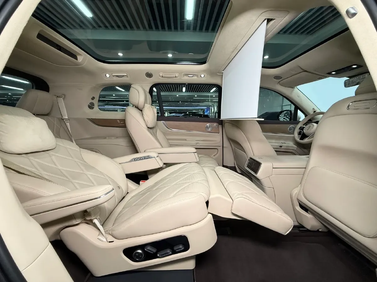 2025 AITO AITO M9 REEV 160HP REEV 52KWH,autocango,china used car exporter,china ev exporter,chinese used car exporter,chinese used ev exporter