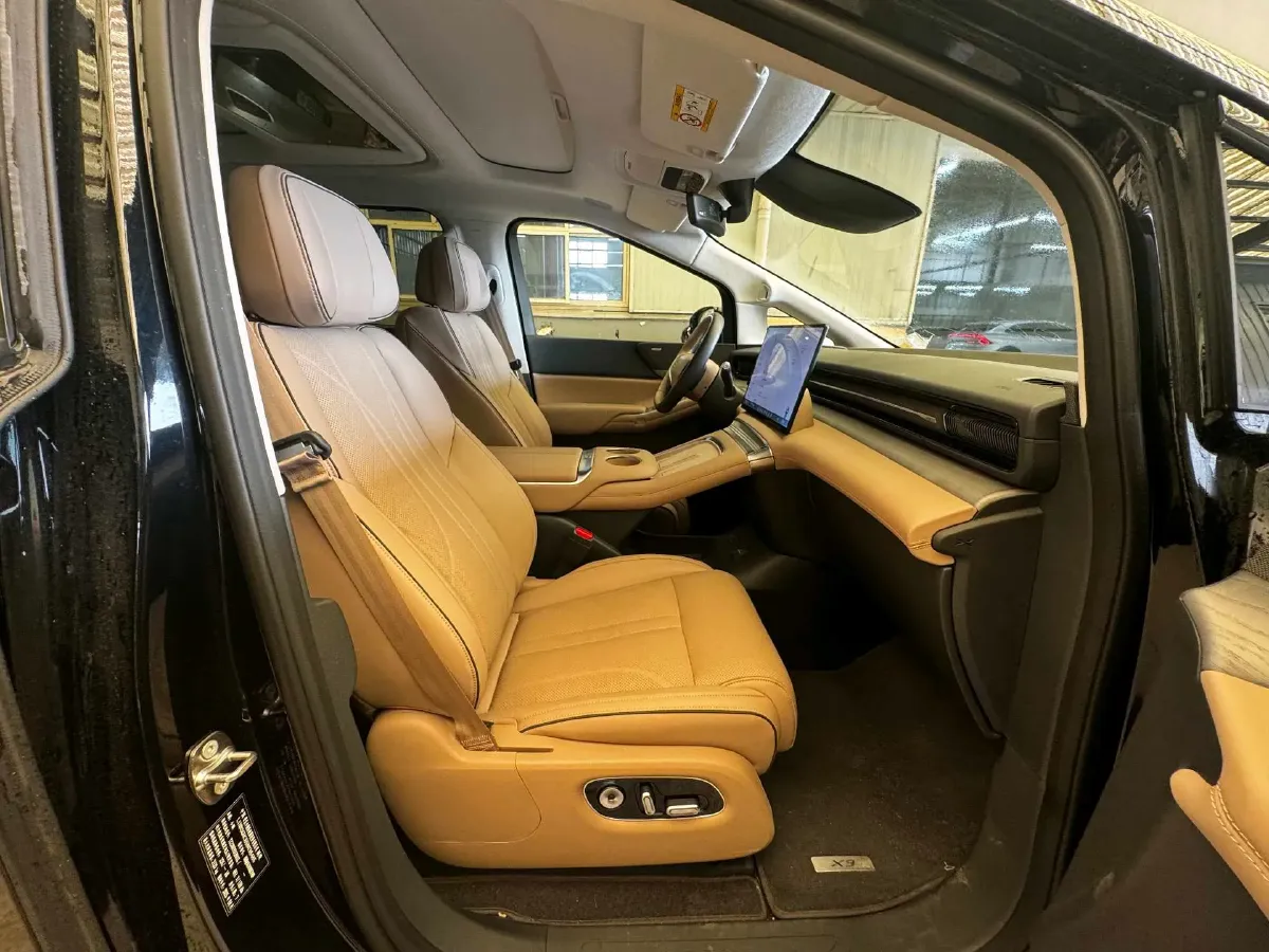 2025 Xpeng X9 BEV,autocango,china used car exporter,china ev exporter,chinese used car exporter,chinese used ev exporter