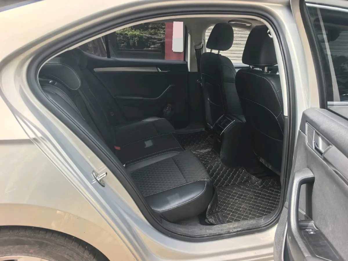 2018 Skoda Superb 1.8T 180HP L4 7DCT,autocango,china used car exporter,china ev exporter,chinese used car exporter,chinese used ev exporter