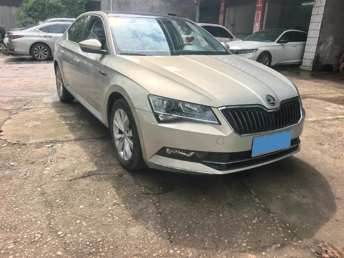 2018 Skoda Superb 1.8T 180HP L4 7DCT,autocango,china used car exporter,china ev exporter,chinese used car exporter,chinese used ev exporter