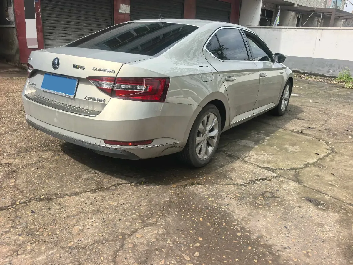 2018 Skoda Superb 1.8T 180HP L4 7DCT,autocango,china used car exporter,china ev exporter,chinese used car exporter,chinese used ev exporter