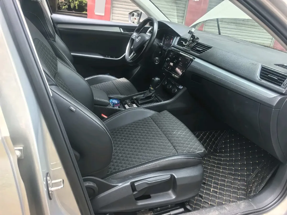 2018 Skoda Superb 1.8T 180HP L4 7DCT,autocango,china used car exporter,china ev exporter,chinese used car exporter,chinese used ev exporter